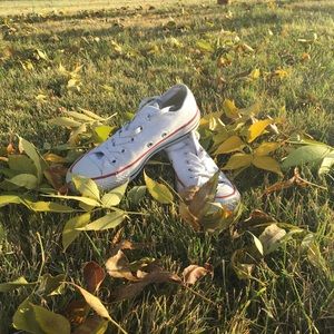 Women’s White Converse!